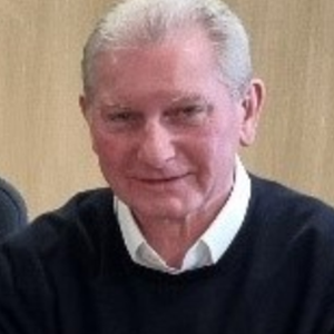 Peter Bower photograph at 300x300 resolution